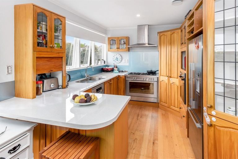 Photo of property in 38a Colmar Road, Mellons Bay, Auckland, 2014
