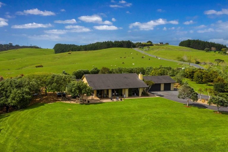 Photo of property in 905 Old North Road, Waimauku, 0882