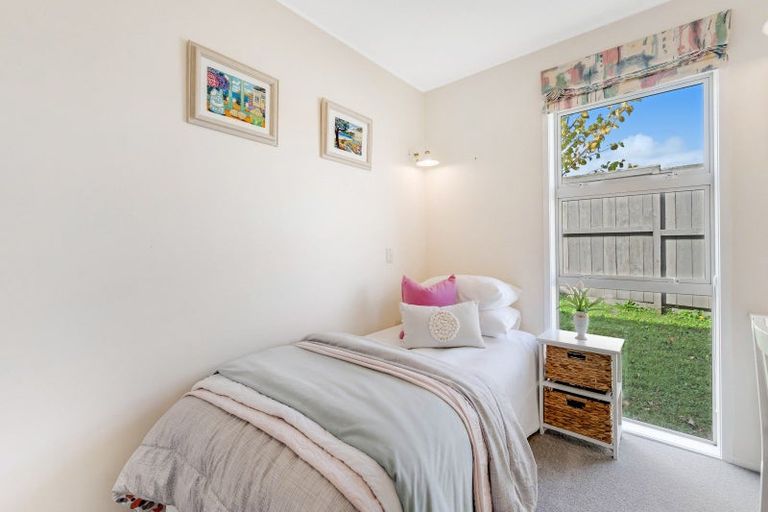 Photo of property in 13 Tyrian Close, Half Moon Bay, Auckland, 2012