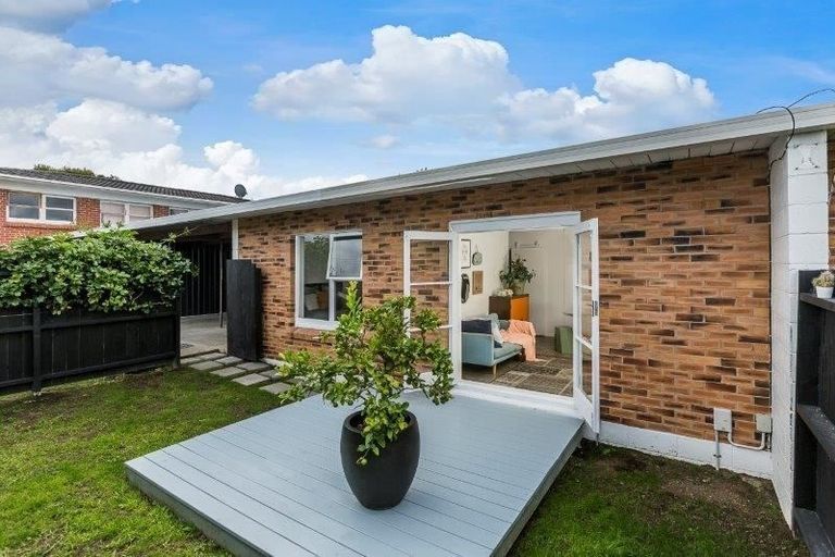 Photo of property in 2/783 Te Atatu Road, Te Atatu Peninsula, Auckland, 0610