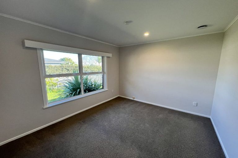 Photo of property in 2/4 Westwell Road, Belmont, Auckland, 0622