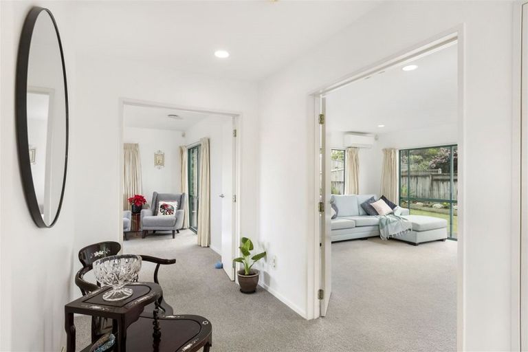 Photo of property in 1/8 Carrigans Close, Pinehill, Auckland, 0632