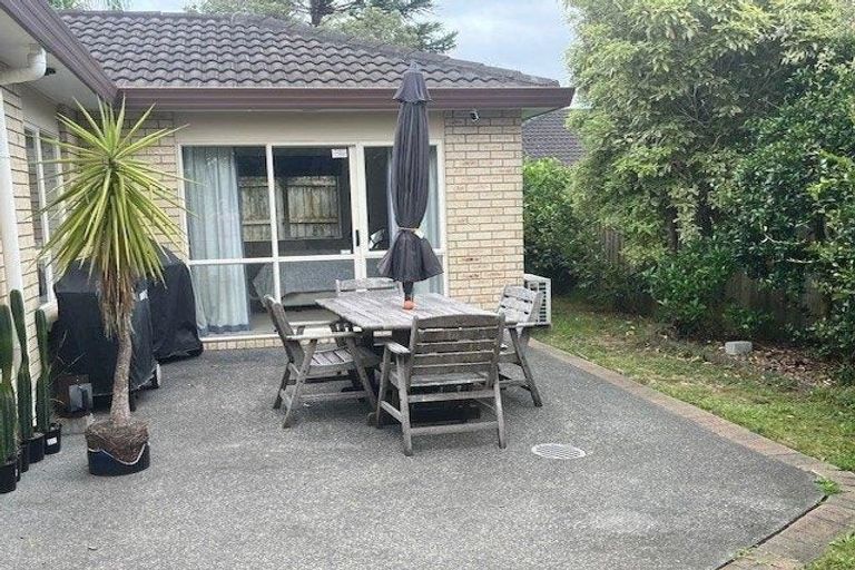 Photo of property in 28 Craigavon Drive, East Tamaki, Auckland, 2013