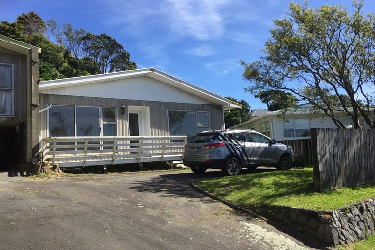 Photo of property in 95a Stewart Drive, Newlands, Wellington, 6037