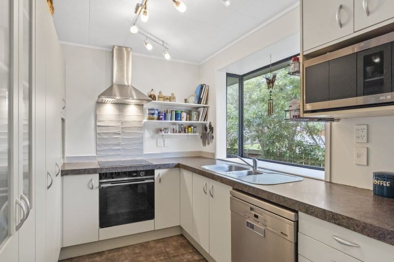 Photo of property in 37 Hookway Grove, Paraparaumu, 5032