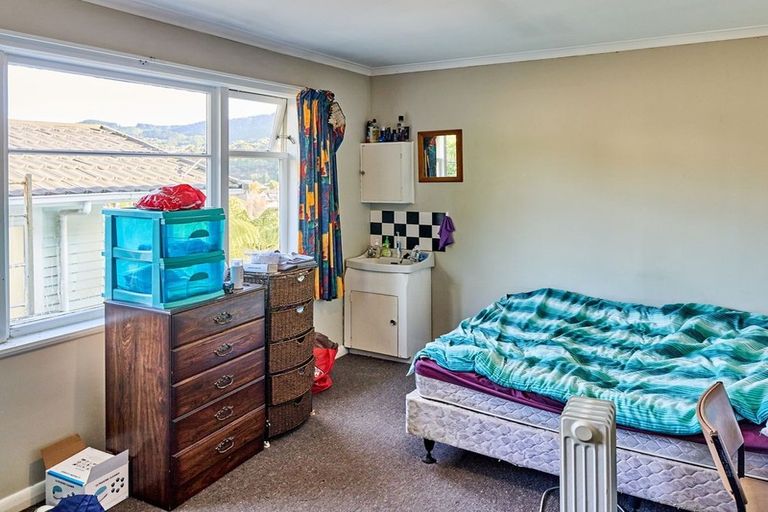 Photo of property in 22 Hinau Street, Tawa, Wellington, 5028