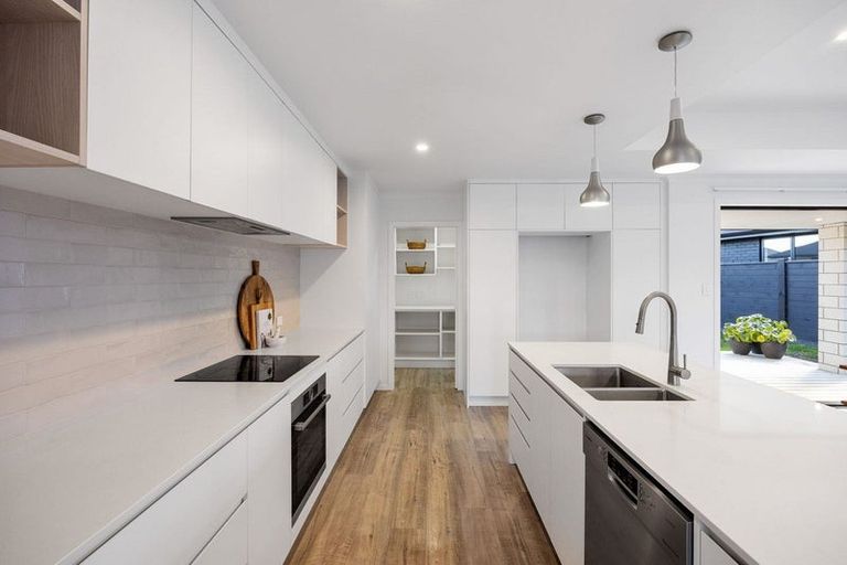 Photo of property in 12 Lewis Way, Cambridge, 3434