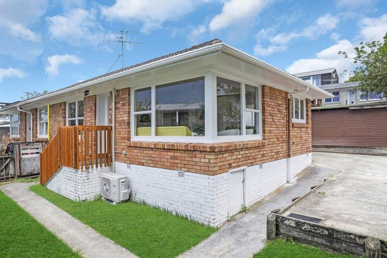 Photo of property in 2/180 Archers Road, Glenfield, Auckland, 0629