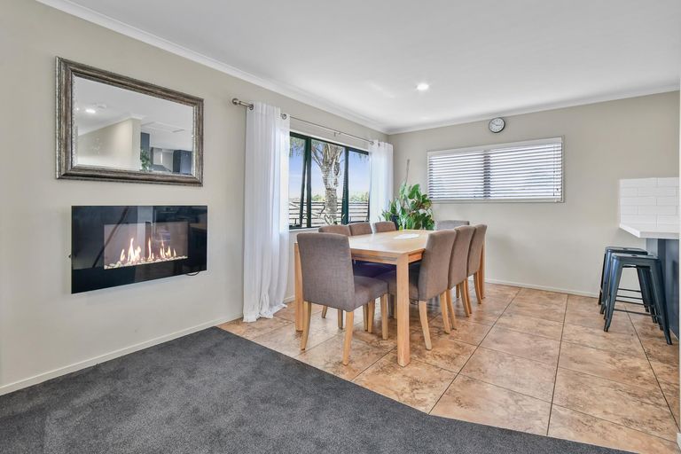 Photo of property in 11a Logan Place, Waiuku, 2123