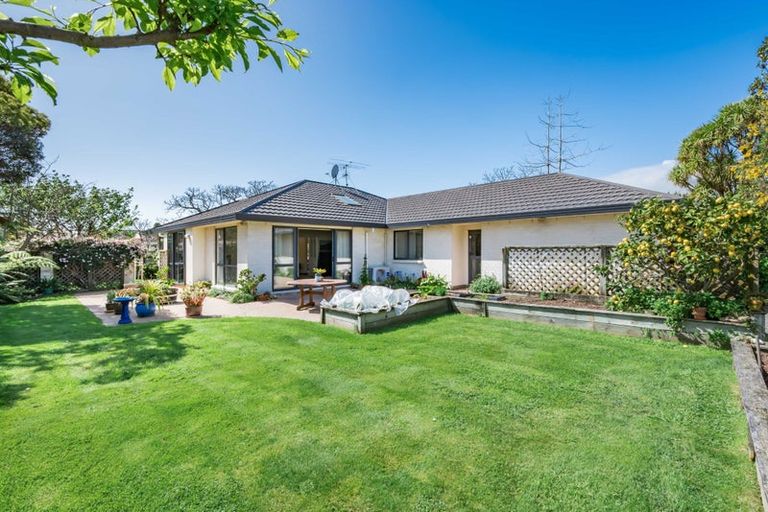 Photo of property in 2 Charnwood Grove, Waikanae, 5036