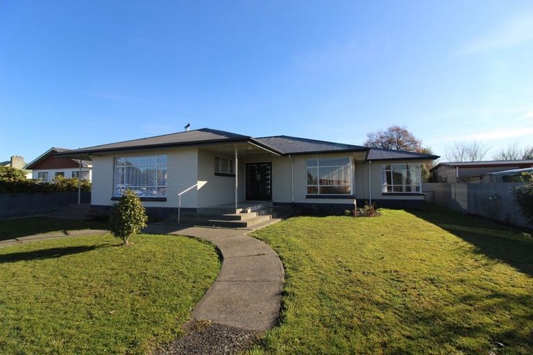 Photo of property in 30 Timaru Road, Waimate, 7924