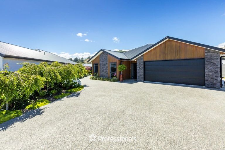 Photo of property in 8 Kerrigan Crescent, Wallaceville, Upper Hutt, 5018