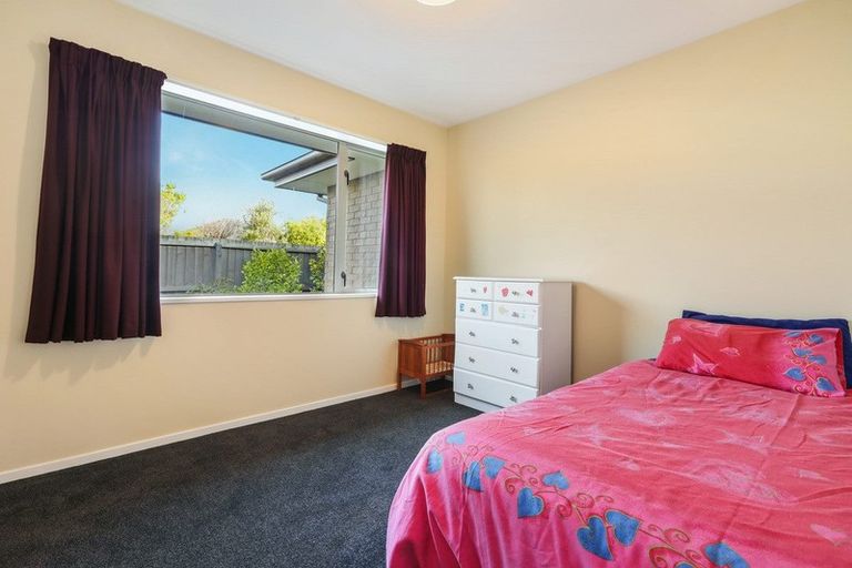 Photo of property in 73 Coolspring Way, Redwood, Christchurch, 8051