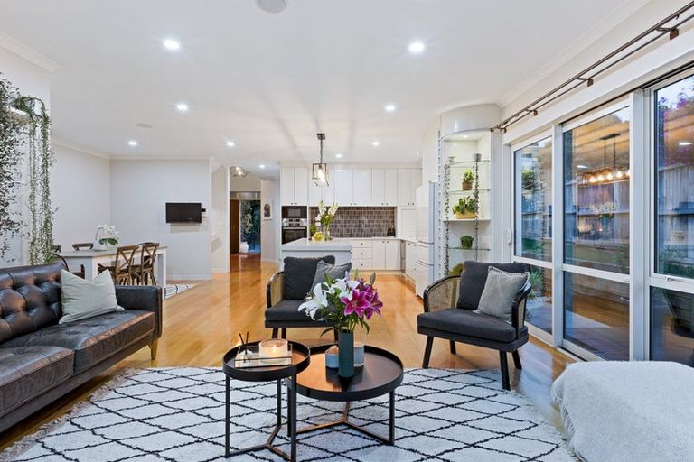 Photo of property in 9 Taraire Place, Orewa, 0931