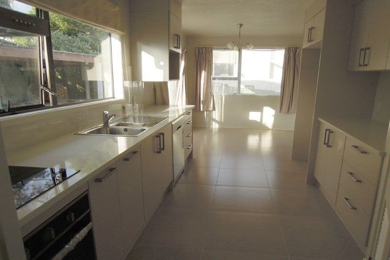 Photo of property in 4 St Catherine Crescent, West Harbour, Auckland, 0618