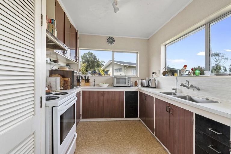 Photo of property in 72 Ravenwood Drive, Forrest Hill, Auckland, 0620