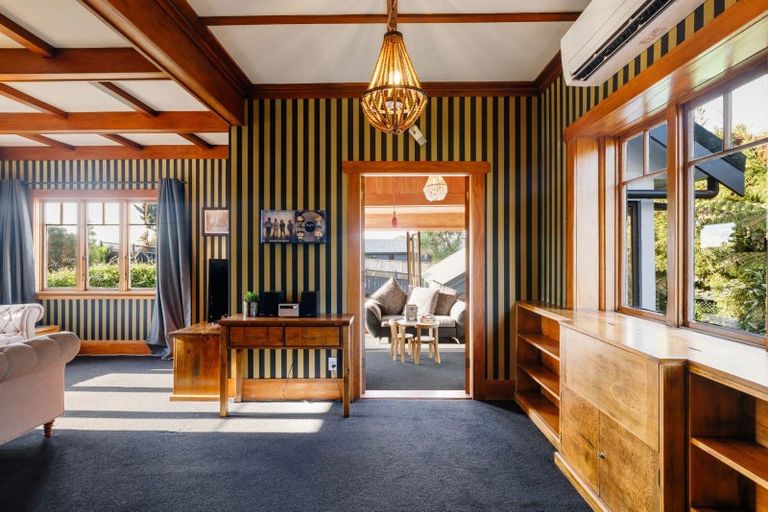 Photo of property in 69 Forest Lake Road, Forest Lake, Hamilton, 3200