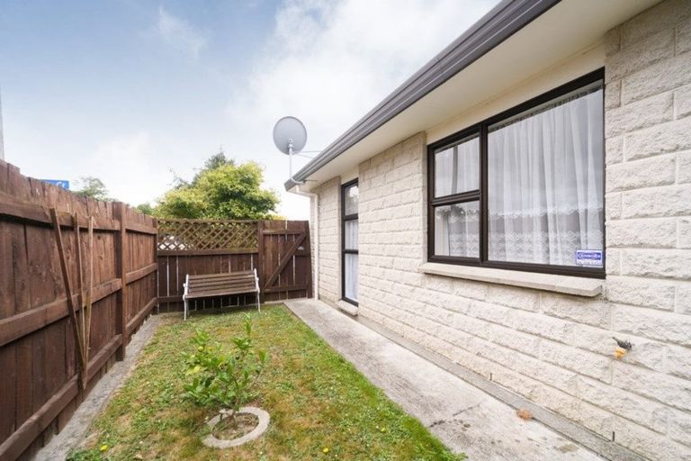 Photo of property in 2 Belvedere Crescent, Takaro, Palmerston North, 4412