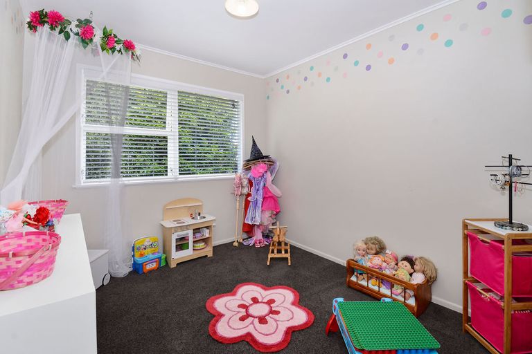Photo of property in 57 Tatariki Street, Rosehill, Papakura, 2113