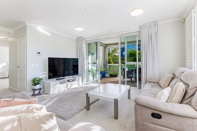Photo of property in 30 Rewa Rewa Lane, Orewa, 0931