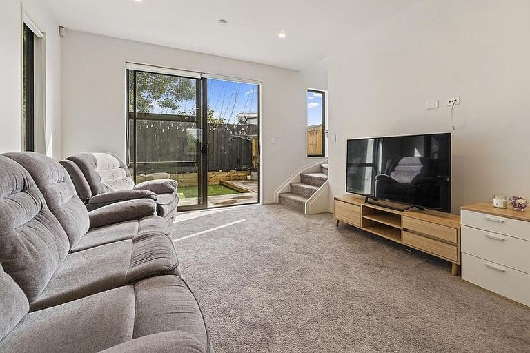 Photo of property in 4a Montmere Avenue, Te Atatu Peninsula, Auckland, 0610