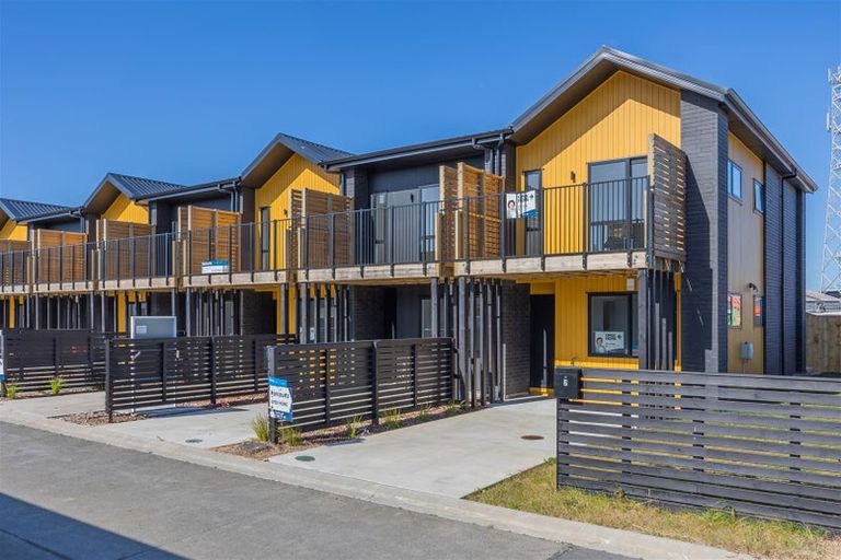 Photo of property in 2 Kari Lane, Kumeu, 0810