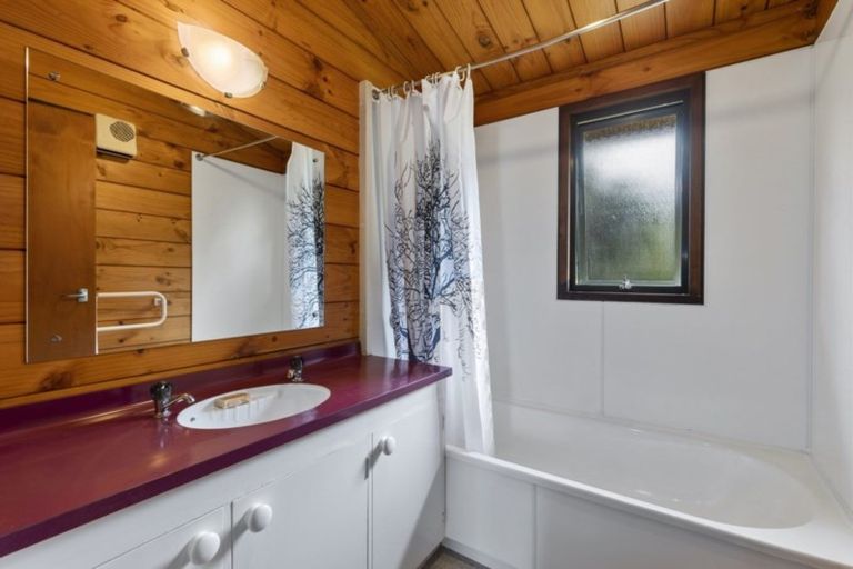 Photo of property in 22 Whitechapel Grove, Stokes Valley, Lower Hutt, 5019