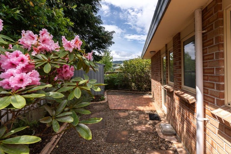 Photo of property in 1b Kereru Bend, Tawa, Wellington, 5028