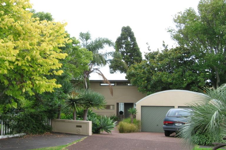 Photo of property in 9 First Avenue, Stanley Point, Auckland, 0624