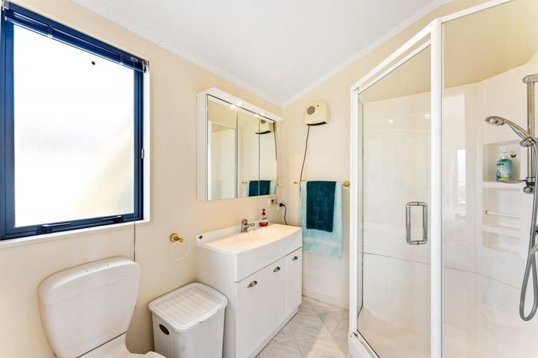 Photo of property in 5 Birkinshaw Grove, Riverstone Terraces, Upper Hutt, 5018