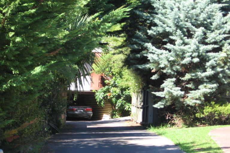 Photo of property in 2/8 Eagleson Street, Northcross, Auckland, 0632