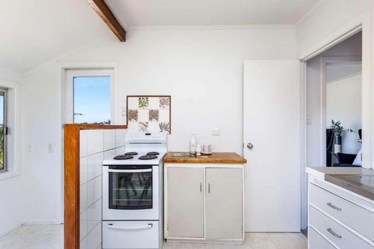 Photo of property in 2/18 Fowler Street, Northcote, Auckland, 0627