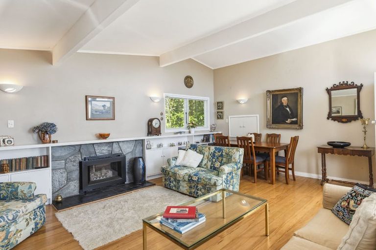 Photo of property in 16 Kakariki Grove, Waikanae, 5036