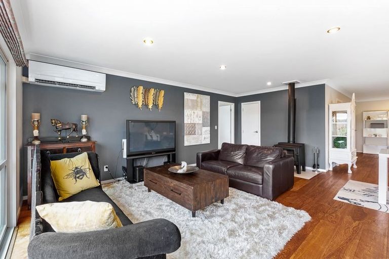 Photo of property in 16 Fern Court, Orewa, 0931