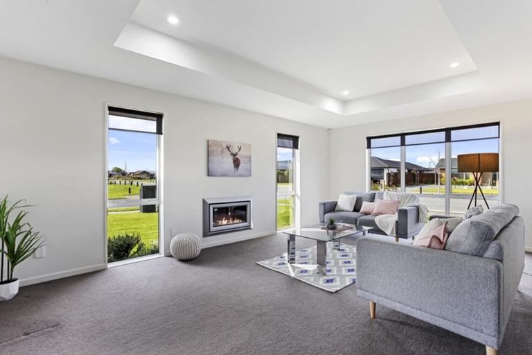 Photo of property in 1 Glen Kerran Close, Broomfield, Christchurch, 8042