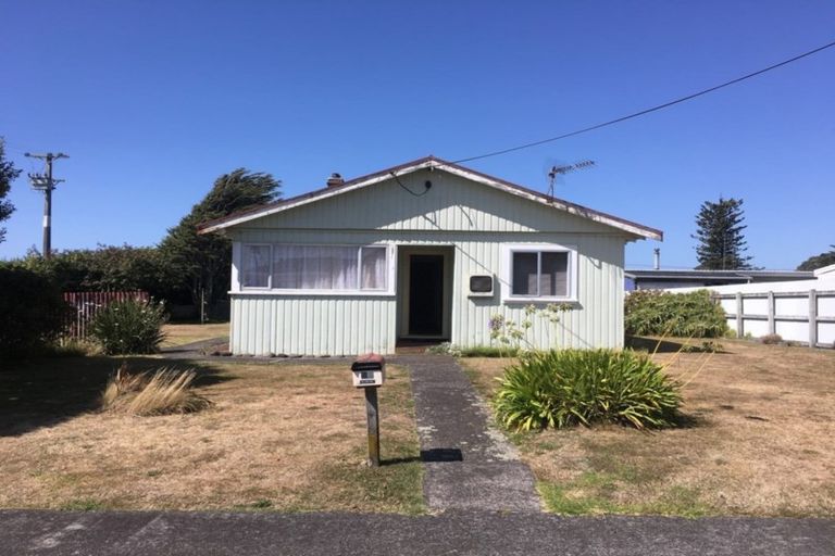 Photo of property in 96 Domett Street, Waitara, 4320