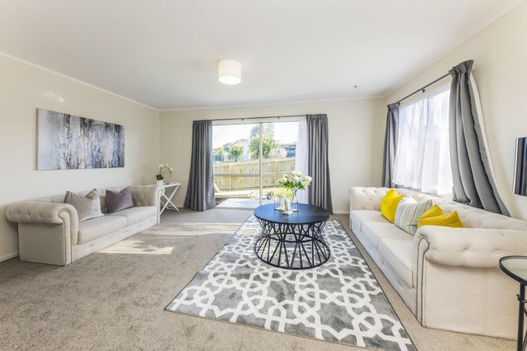 Photo of property in 1/136 Shifnal Drive, Randwick Park, Auckland, 2105