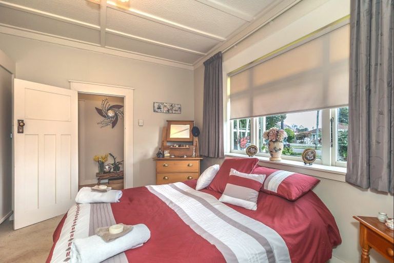 Photo of property in 48 Queenwood Road, Levin, 5510