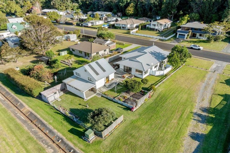 Photo of property in 116 Park Avenue, Whangamata, 3620