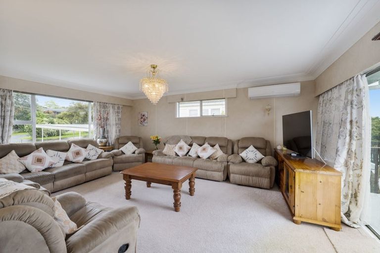 Photo of property in 8 Fowey Avenue, Te Atatu South, Auckland, 0610