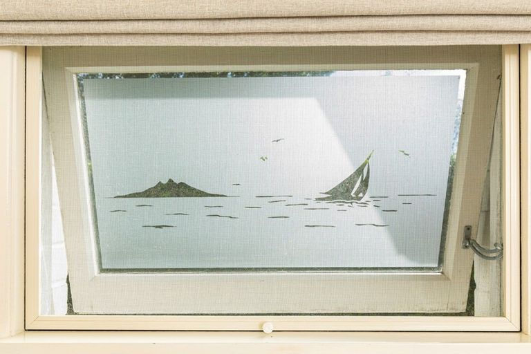 Photo of property in 1/27 Summer Street, Stanley Point, Auckland, 0624