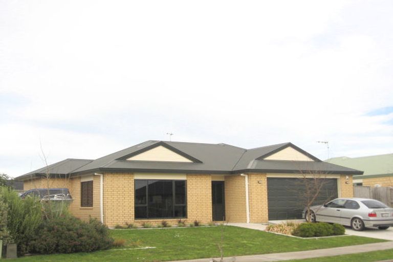 Photo of property in 13 Saxon Woods Drive, Rototuna North, Hamilton, 3210