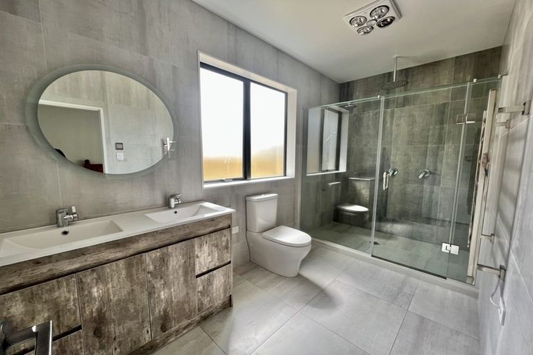 Photo of property in 21 Reserva Crescent, Kumeu, 0810