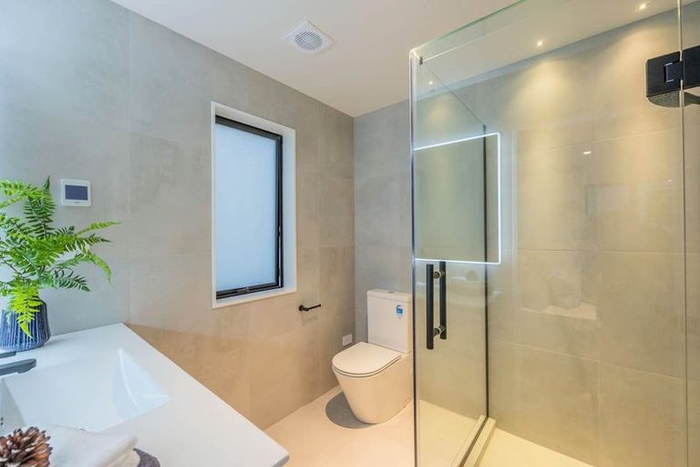 Photo of property in 6c Raeben Avenue, Hillcrest, Auckland, 0627