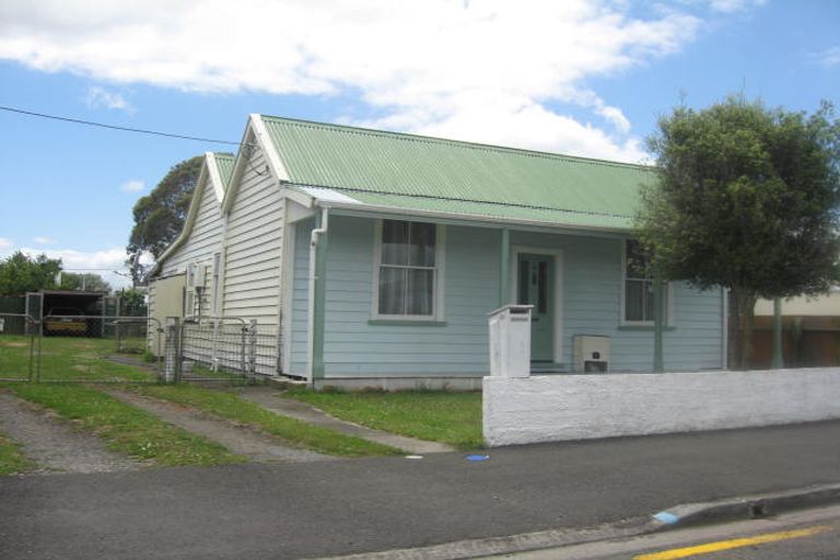 Photo of property in 16 Gibson Street, Aramoho, Whanganui, 4500