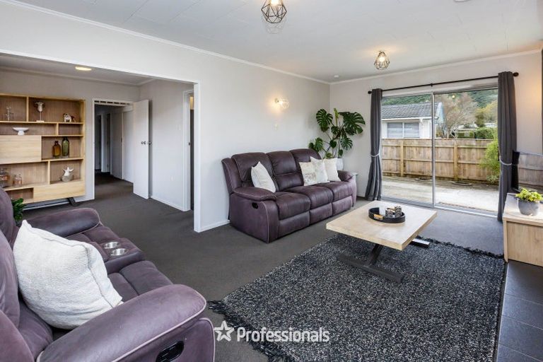 Photo of property in 15 Akron Grove, Totara Park, Upper Hutt, 5018