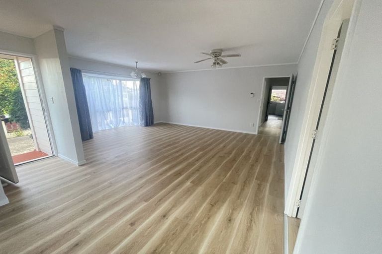 Photo of property in 63a Harmel Road, Glendene, Auckland, 0602