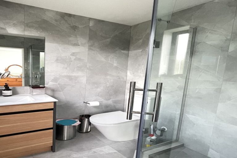 Photo of property in 4/4 Mcquoid Place, Glenfield, Auckland, 0629