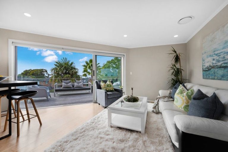 Photo of property in 1/25 Seymour Road, Mellons Bay, Auckland, 2014