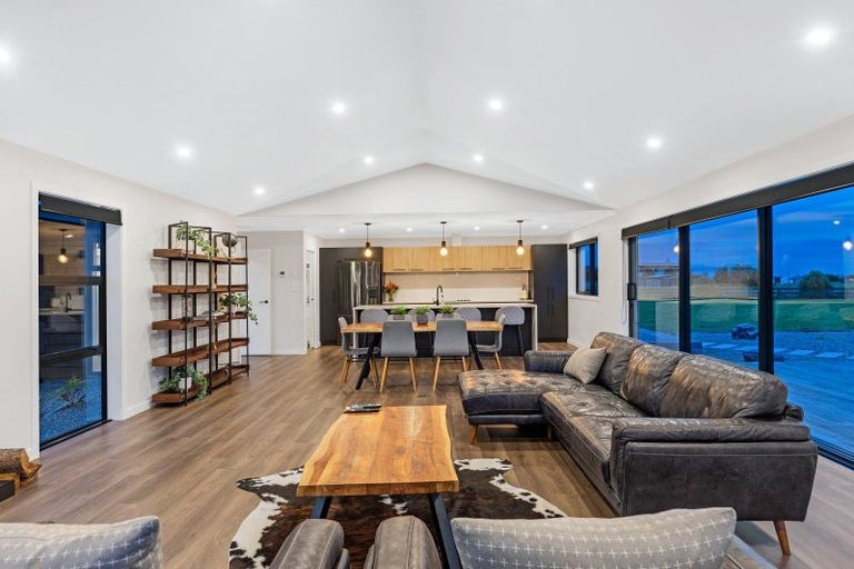 Photo of property in 77 Aranui Road, Kairanga, Palmerston North, 4475